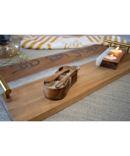 Salière et poivrière en bois et résine beige avec cuillères