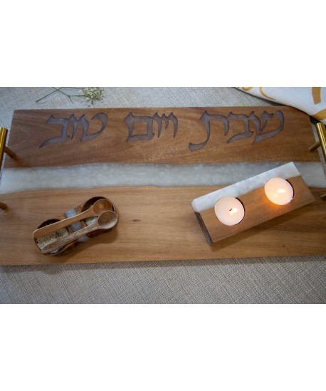 Salière et poivrière en bois et résine beige avec cuillères