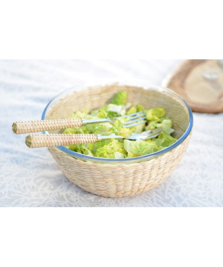 Couverts à salade beige avec manches en osier