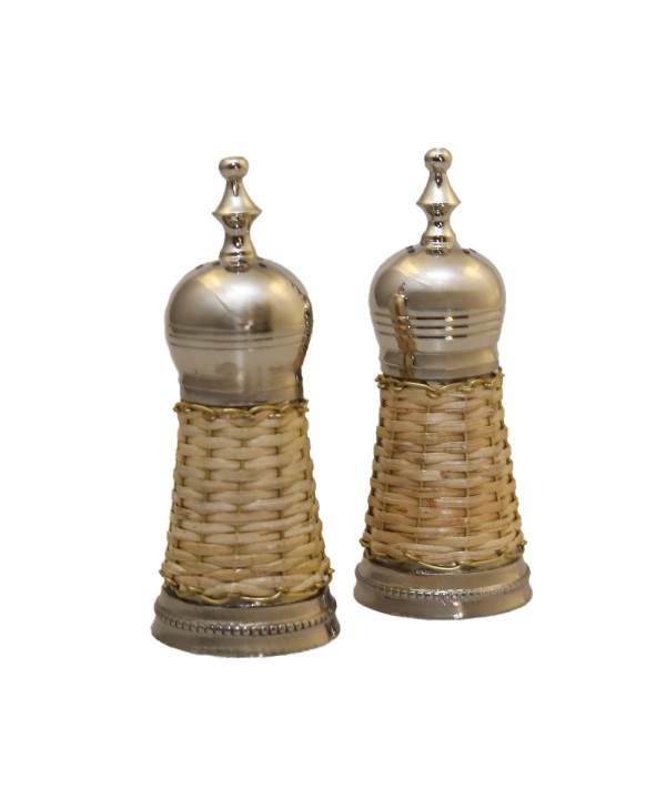 Salt and pepper shaker beige wicker