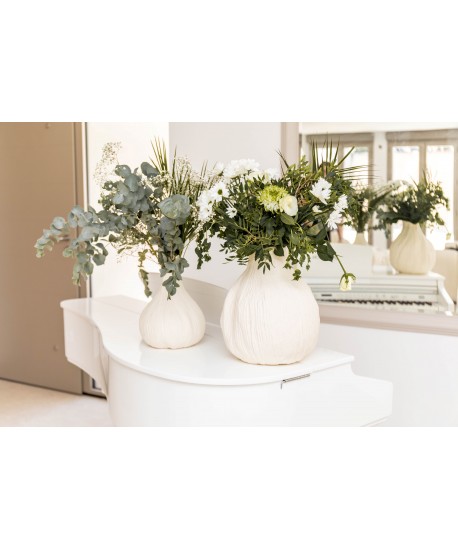 Large creamy white round vase 29x29x32cm