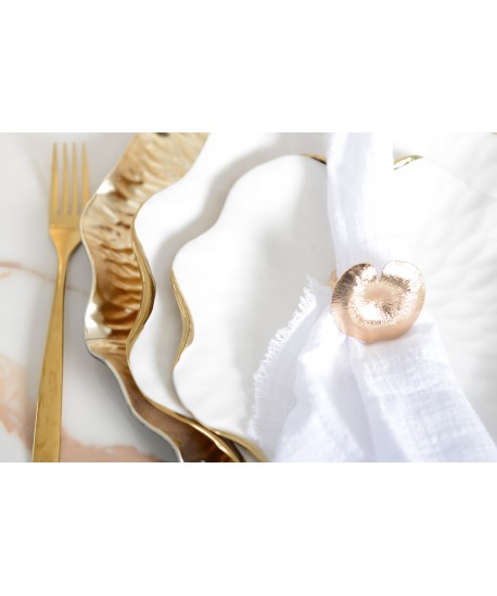 Assiette plate en porcelaine blanche avec bords dorés