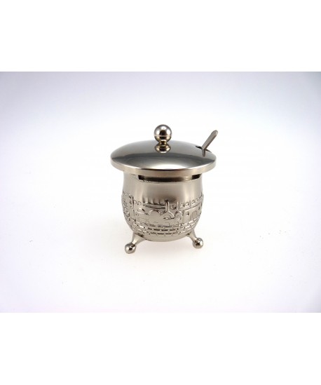 Salt shaker with lid