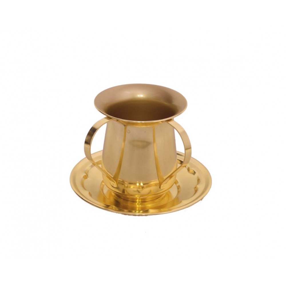 Keli with gold saucer