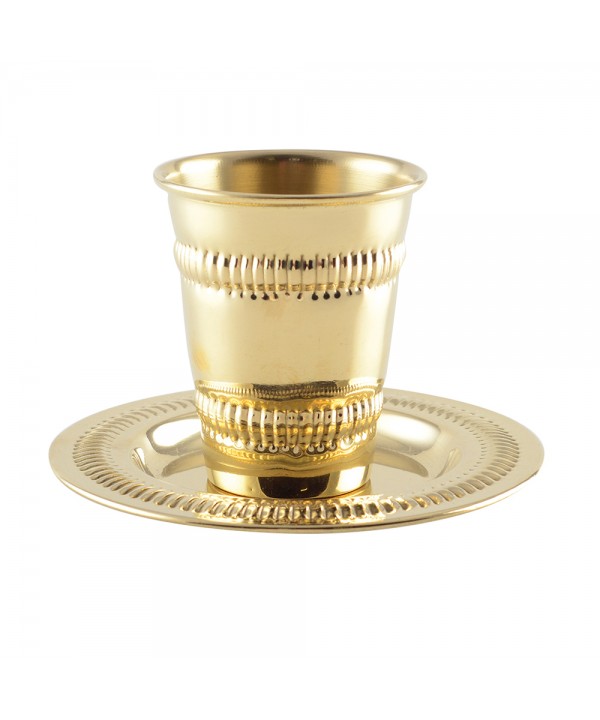 Verre à kiddouch doré avec soucoupe