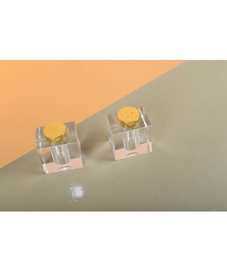 Salière et poivrière dorée carrée