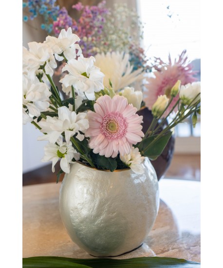 White oval vase 15x10x12.5cm