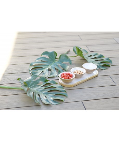 Set apéritif de 3 coupelles blanches sur plateau blanc en bois