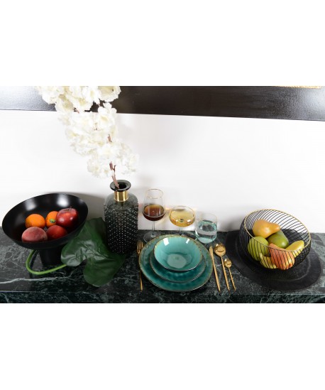 Black round placemat