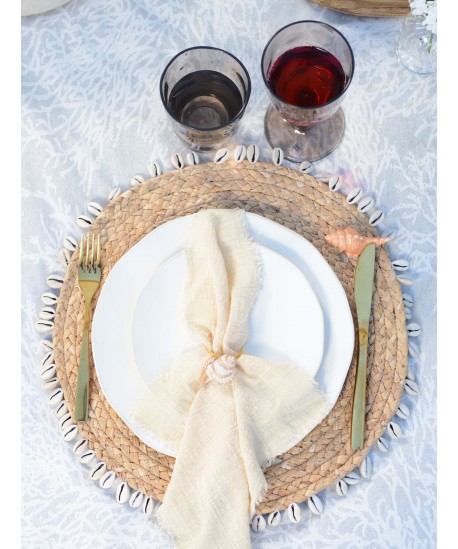 Dessous d'assiette en osier avec coquillages