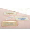 Plat rectangulaire caramel avec poisson argent 31.7x12.7cm